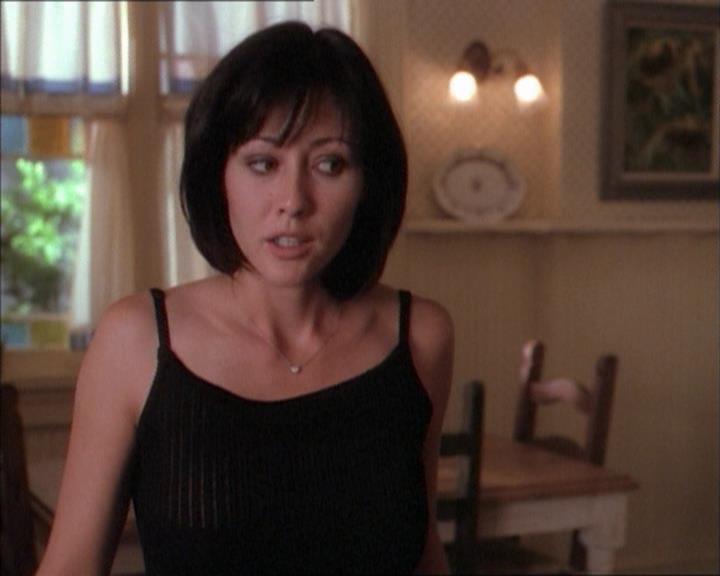 Charmed-Online_dot_net-1x02IveGotYouUnderMySkin0315.jpg Charmed-Online_dot_net-1x02IveGotYouUnderMySkin0315.jpg