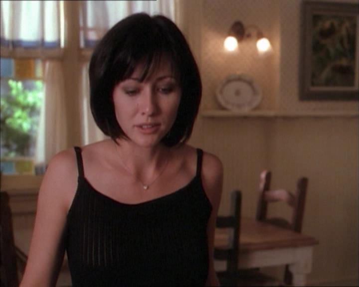 Charmed-Online_dot_net-1x02IveGotYouUnderMySkin0316.jpg Charmed-Online_dot_net-1x02IveGotYouUnderMySkin0316.jpg