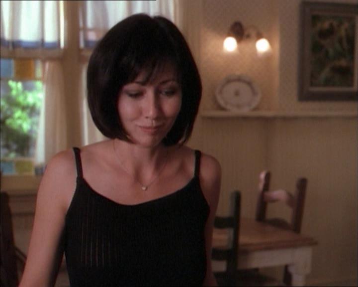 Charmed-Online_dot_net-1x02IveGotYouUnderMySkin0317.jpg Charmed-Online_dot_net-1x02IveGotYouUnderMySkin0317.jpg