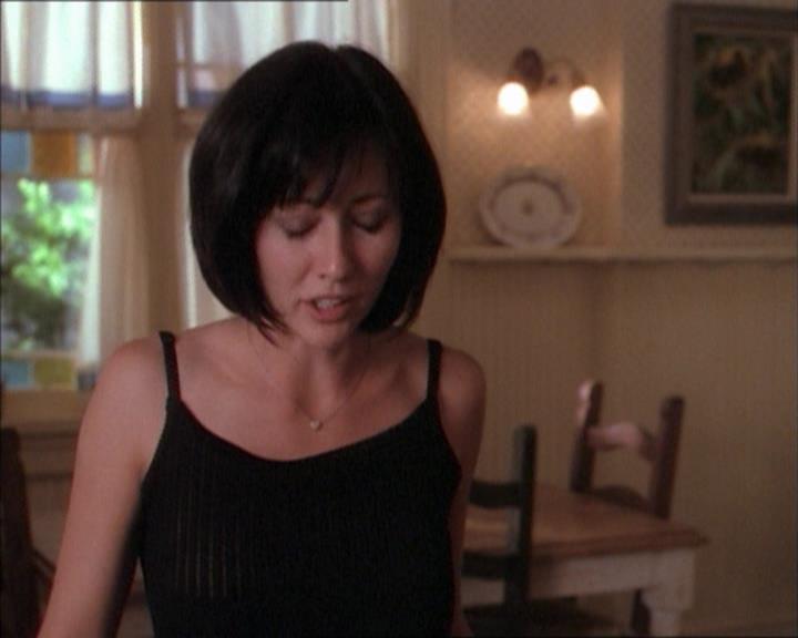 Charmed-Online_dot_net-1x02IveGotYouUnderMySkin0318.jpg Charmed-Online_dot_net-1x02IveGotYouUnderMySkin0318.jpg