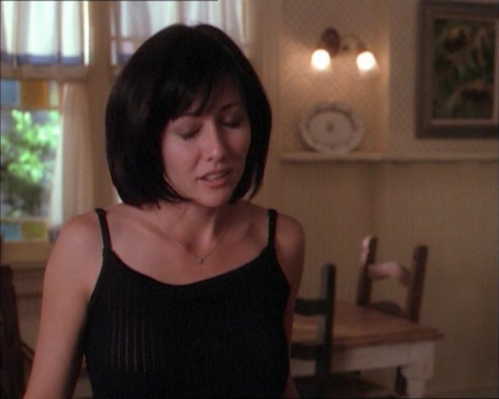 Charmed-Online_dot_net-1x02IveGotYouUnderMySkin0327.jpg Charmed-Online_dot_net-1x02IveGotYouUnderMySkin0327.jpg