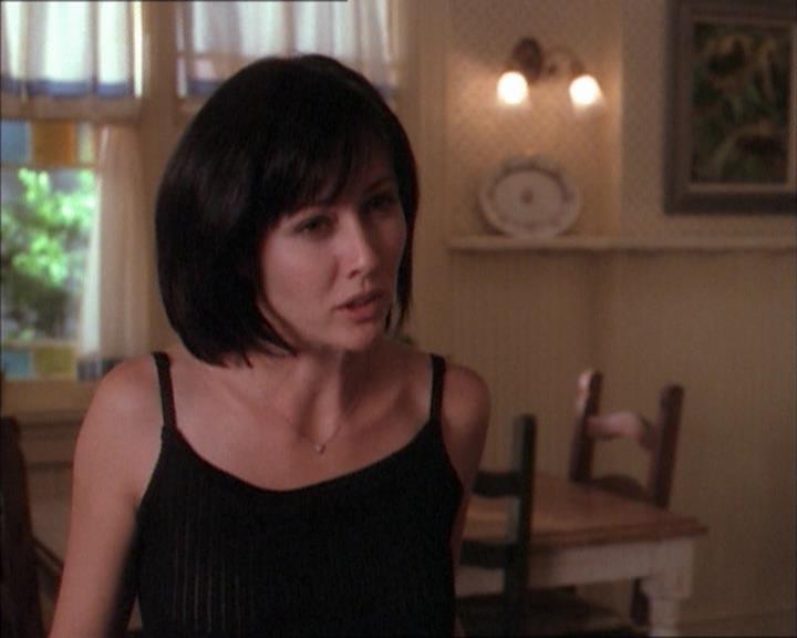 Charmed-Online_dot_net-1x02IveGotYouUnderMySkin0329.jpg Charmed-Online_dot_net-1x02IveGotYouUnderMySkin0329.jpg