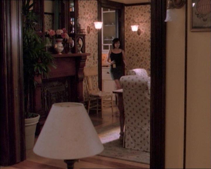 Charmed-Online_dot_net-1x02IveGotYouUnderMySkin0336.jpg