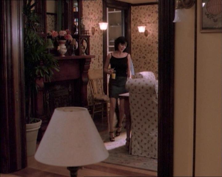 Charmed-Online_dot_net-1x02IveGotYouUnderMySkin0338.jpg Charmed-Online_dot_net-1x02IveGotYouUnderMySkin0338.jpg