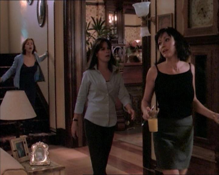 Charmed-Online_dot_net-1x02IveGotYouUnderMySkin0343.jpg Charmed-Online_dot_net-1x02IveGotYouUnderMySkin0343.jpg