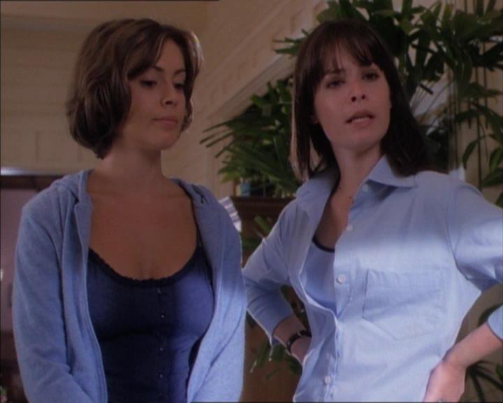 Charmed-Online_dot_net-1x02IveGotYouUnderMySkin0364.jpg