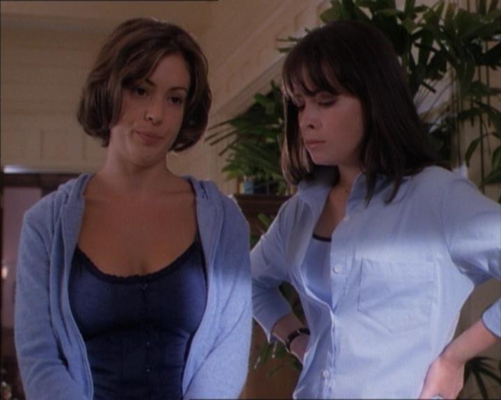 Charmed-Online_dot_net-1x02IveGotYouUnderMySkin0379.jpg Charmed-Online_dot_net-1x02IveGotYouUnderMySkin0379.jpg