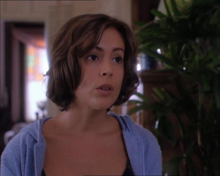 Charmed-Online_dot_net-1x02IveGotYouUnderMySkin0390.jpg
