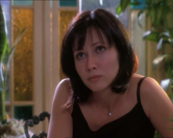 Charmed-Online_dot_net-1x02IveGotYouUnderMySkin0393.jpg Charmed-Online_dot_net-1x02IveGotYouUnderMySkin0393.jpg