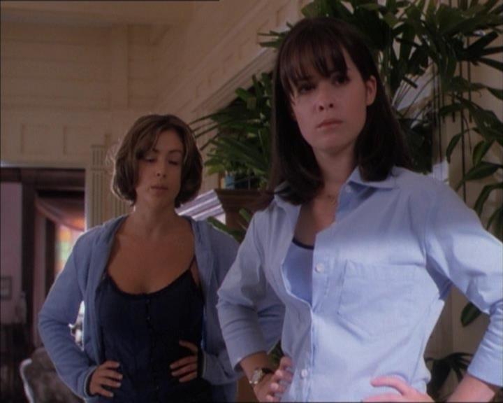 Charmed-Online_dot_net-1x02IveGotYouUnderMySkin0409.jpg