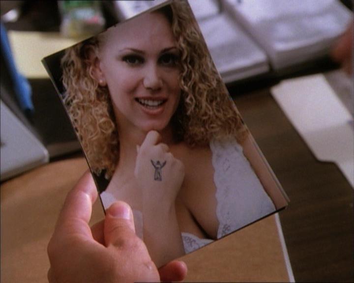 Charmed-Online_dot_net-1x02IveGotYouUnderMySkin0423.jpg Charmed-Online_dot_net-1x02IveGotYouUnderMySkin0423.jpg