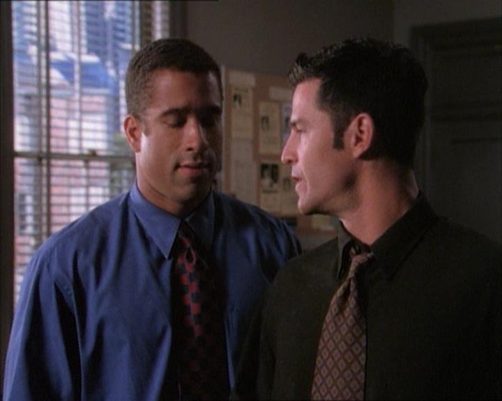 Charmed-Online_dot_net-1x02IveGotYouUnderMySkin0464.jpg Charmed-Online_dot_net-1x02IveGotYouUnderMySkin0464.jpg