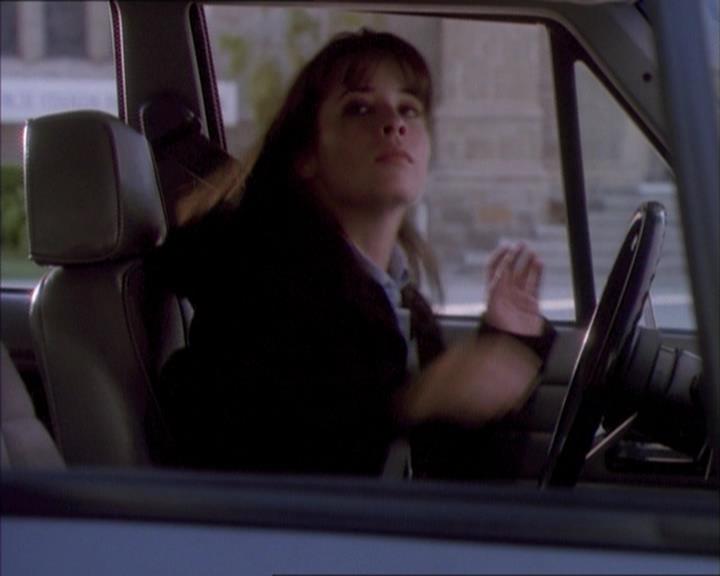 Charmed-Online_dot_net-1x02IveGotYouUnderMySkin0480.jpg Charmed-Online_dot_net-1x02IveGotYouUnderMySkin0480.jpg