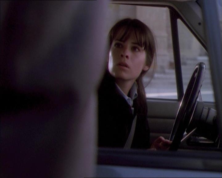 Charmed-Online_dot_net-1x02IveGotYouUnderMySkin0481.jpg Charmed-Online_dot_net-1x02IveGotYouUnderMySkin0481.jpg