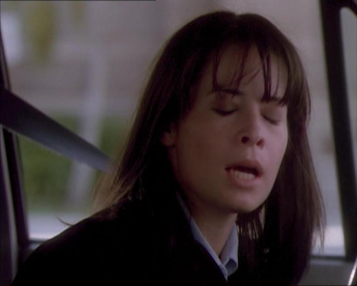 Charmed-Online_dot_net-1x02IveGotYouUnderMySkin0495.jpg Charmed-Online_dot_net-1x02IveGotYouUnderMySkin0495.jpg