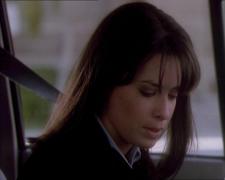 Charmed-Online_dot_net-1x02IveGotYouUnderMySkin0510.jpg Charmed-Online_dot_net-1x02IveGotYouUnderMySkin0510.jpg