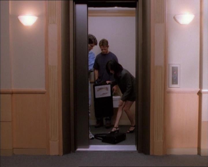 Charmed-Online_dot_net-1x02IveGotYouUnderMySkin0596.jpg Charmed-Online_dot_net-1x02IveGotYouUnderMySkin0596.jpg