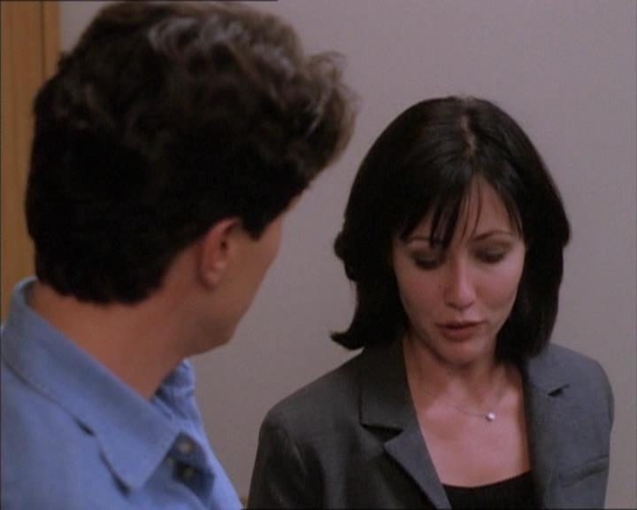 Charmed-Online_dot_net-1x02IveGotYouUnderMySkin0607.jpg Charmed-Online_dot_net-1x02IveGotYouUnderMySkin0607.jpg