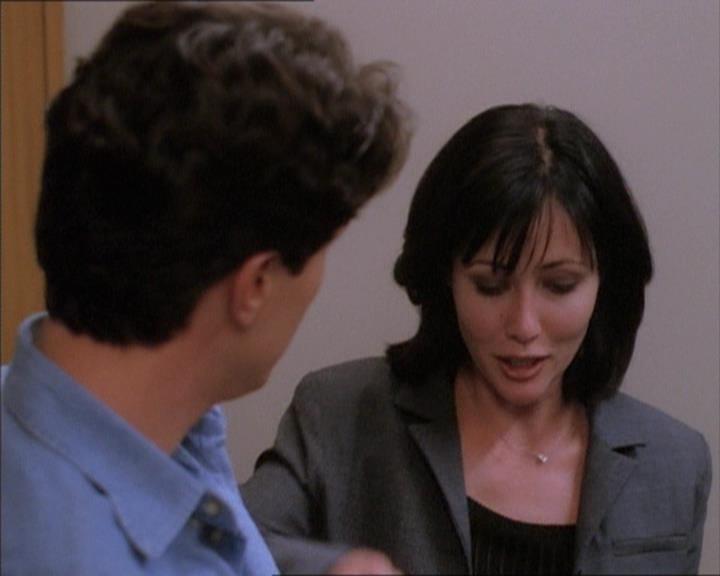 Charmed-Online_dot_net-1x02IveGotYouUnderMySkin0608.jpg Charmed-Online_dot_net-1x02IveGotYouUnderMySkin0608.jpg