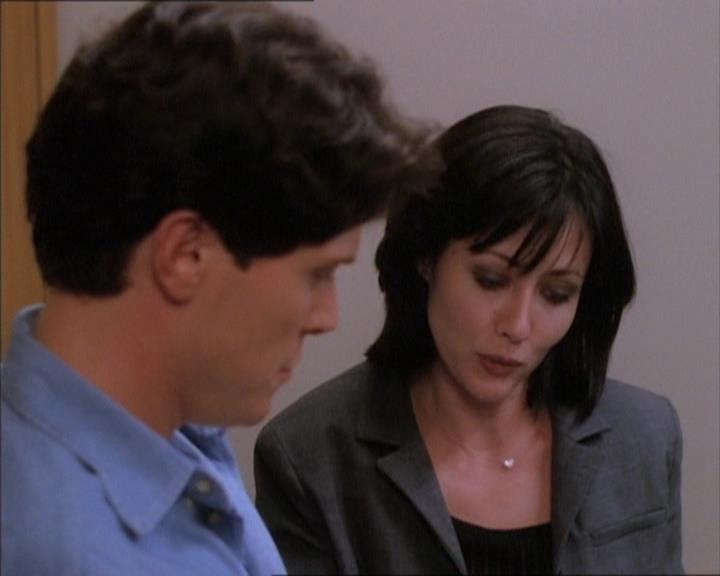 Charmed-Online_dot_net-1x02IveGotYouUnderMySkin0609.jpg Charmed-Online_dot_net-1x02IveGotYouUnderMySkin0609.jpg