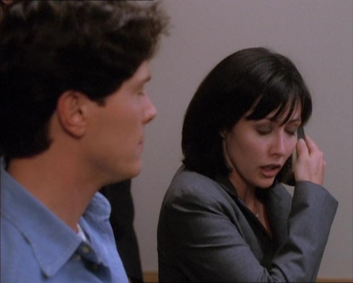 Charmed-Online_dot_net-1x02IveGotYouUnderMySkin0616.jpg Charmed-Online_dot_net-1x02IveGotYouUnderMySkin0616.jpg