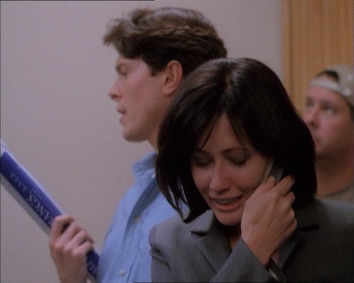 Charmed-Online_dot_net-1x02IveGotYouUnderMySkin0624.jpg Charmed-Online_dot_net-1x02IveGotYouUnderMySkin0624.jpg