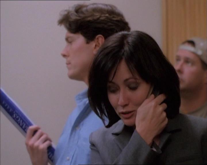 Charmed-Online_dot_net-1x02IveGotYouUnderMySkin0625.jpg Charmed-Online_dot_net-1x02IveGotYouUnderMySkin0625.jpg