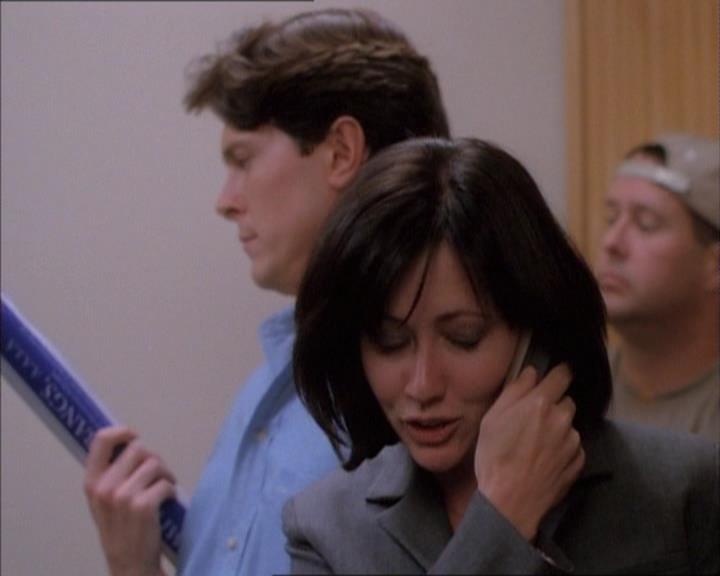 Charmed-Online_dot_net-1x02IveGotYouUnderMySkin0626.jpg Charmed-Online_dot_net-1x02IveGotYouUnderMySkin0626.jpg