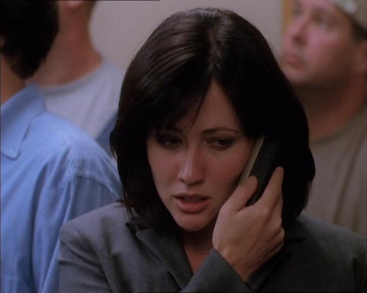 Charmed-Online_dot_net-1x02IveGotYouUnderMySkin0644.jpg Charmed-Online_dot_net-1x02IveGotYouUnderMySkin0644.jpg