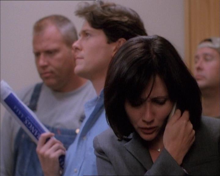 Charmed-Online_dot_net-1x02IveGotYouUnderMySkin0660.jpg Charmed-Online_dot_net-1x02IveGotYouUnderMySkin0660.jpg