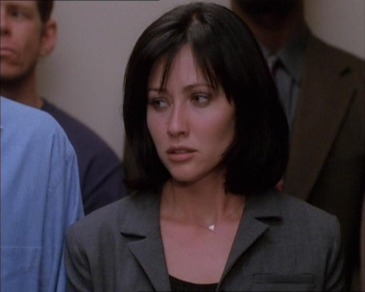 Charmed-Online_dot_net-1x02IveGotYouUnderMySkin0676.jpg Charmed-Online_dot_net-1x02IveGotYouUnderMySkin0676.jpg