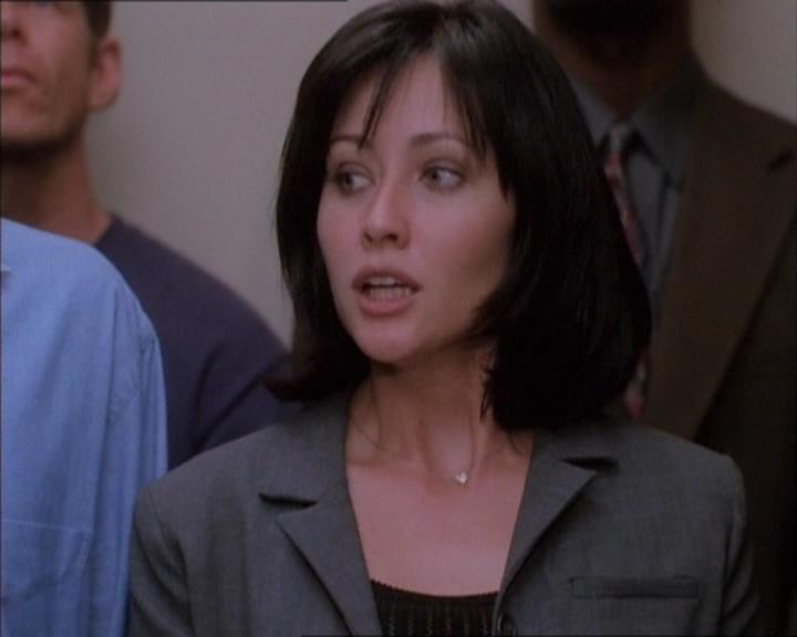 Charmed-Online_dot_net-1x02IveGotYouUnderMySkin0690.jpg Charmed-Online_dot_net-1x02IveGotYouUnderMySkin0690.jpg