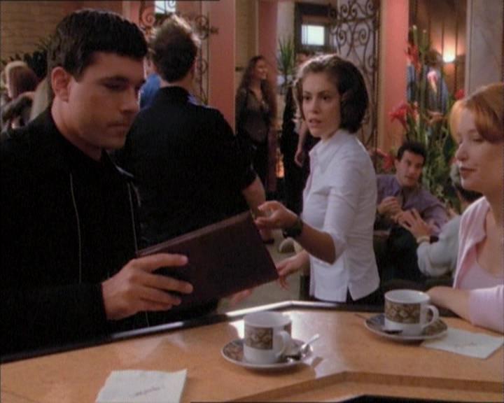 Charmed-Online_dot_net-1x02IveGotYouUnderMySkin0707.jpg Charmed-Online_dot_net-1x02IveGotYouUnderMySkin0707.jpg