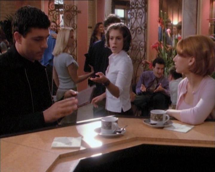 Charmed-Online_dot_net-1x02IveGotYouUnderMySkin0708.jpg Charmed-Online_dot_net-1x02IveGotYouUnderMySkin0708.jpg