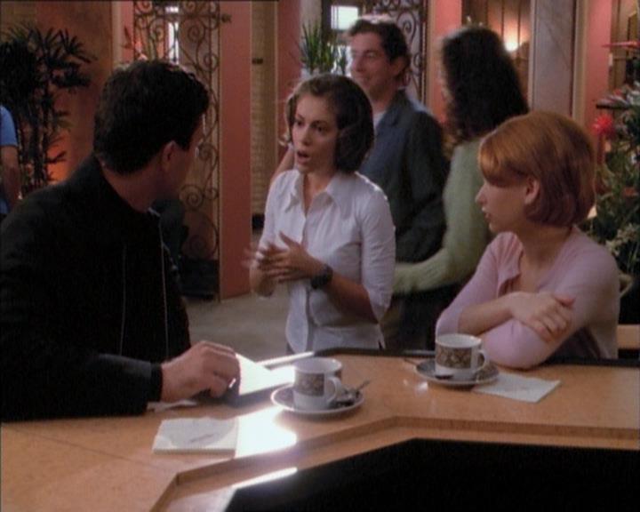 Charmed-Online_dot_net-1x02IveGotYouUnderMySkin0715.jpg
