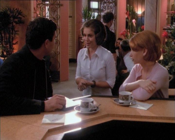Charmed-Online_dot_net-1x02IveGotYouUnderMySkin0717.jpg