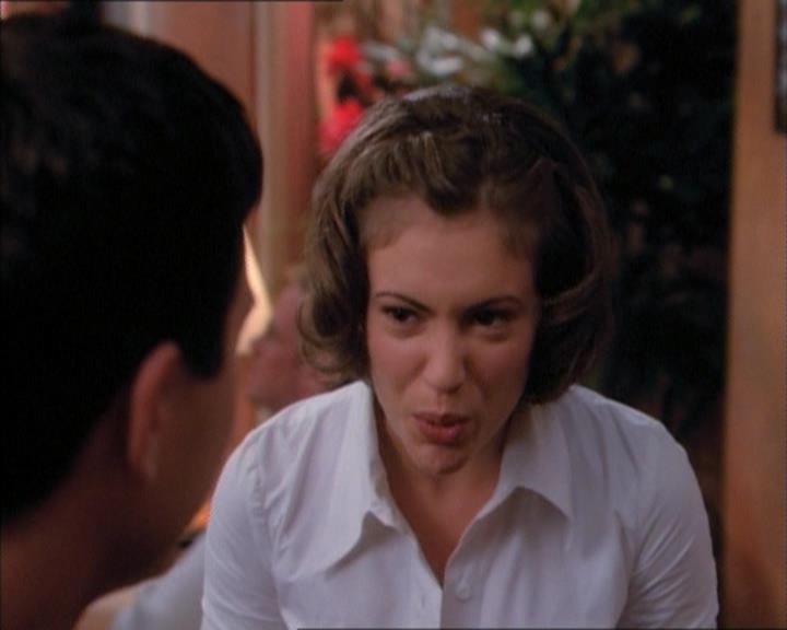 Charmed-Online_dot_net-1x02IveGotYouUnderMySkin0729.jpg Charmed-Online_dot_net-1x02IveGotYouUnderMySkin0729.jpg