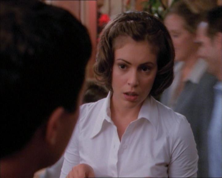 Charmed-Online_dot_net-1x02IveGotYouUnderMySkin0745.jpg Charmed-Online_dot_net-1x02IveGotYouUnderMySkin0745.jpg