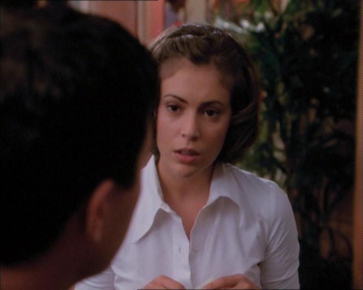 Charmed-Online_dot_net-1x02IveGotYouUnderMySkin0748.jpg