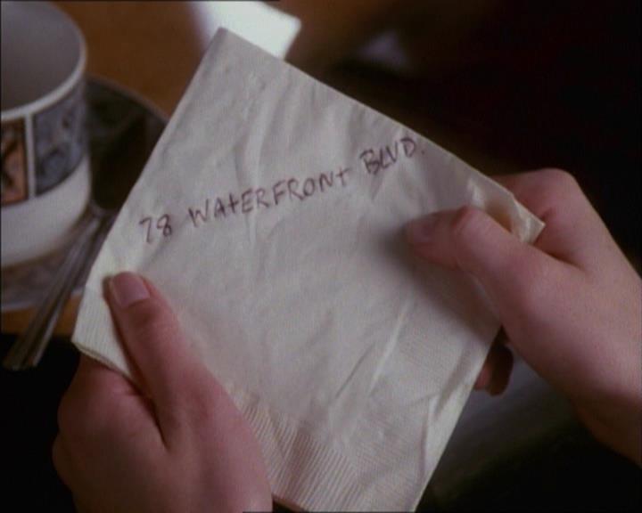 Charmed-Online_dot_net-1x02IveGotYouUnderMySkin0750.jpg
