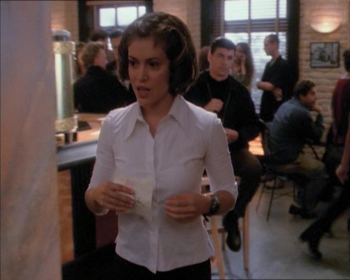 Charmed-Online_dot_net-1x02IveGotYouUnderMySkin0755.jpg Charmed-Online_dot_net-1x02IveGotYouUnderMySkin0755.jpg