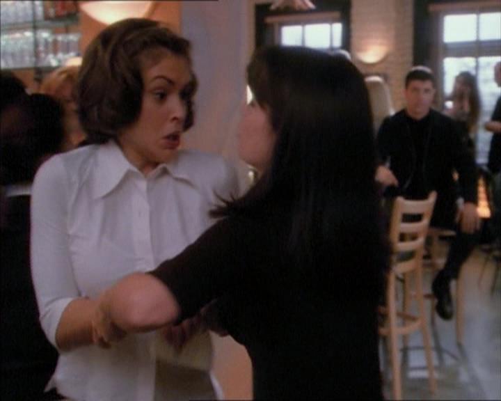 Charmed-Online_dot_net-1x02IveGotYouUnderMySkin0756.jpg Charmed-Online_dot_net-1x02IveGotYouUnderMySkin0756.jpg