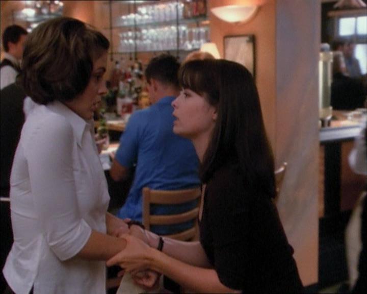 Charmed-Online_dot_net-1x02IveGotYouUnderMySkin0757.jpg