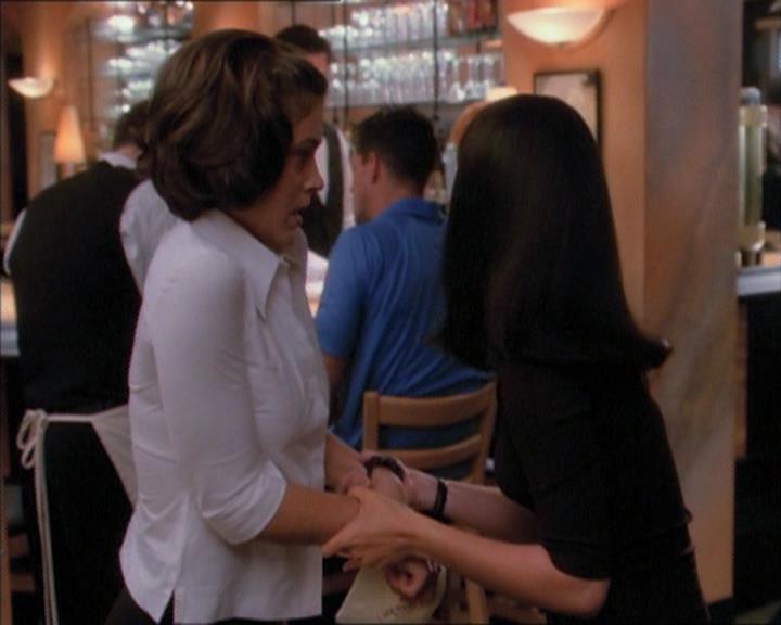 Charmed-Online_dot_net-1x02IveGotYouUnderMySkin0760.jpg