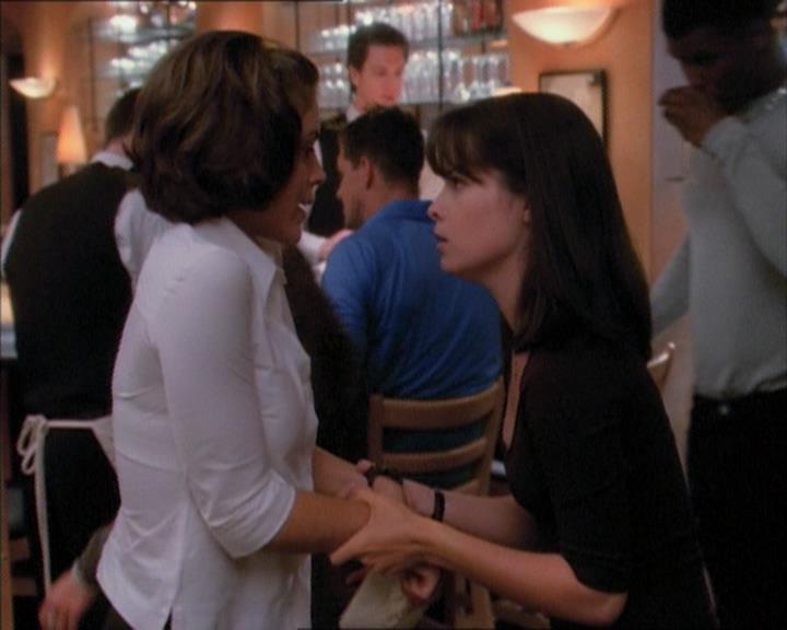 Charmed-Online_dot_net-1x02IveGotYouUnderMySkin0762.jpg