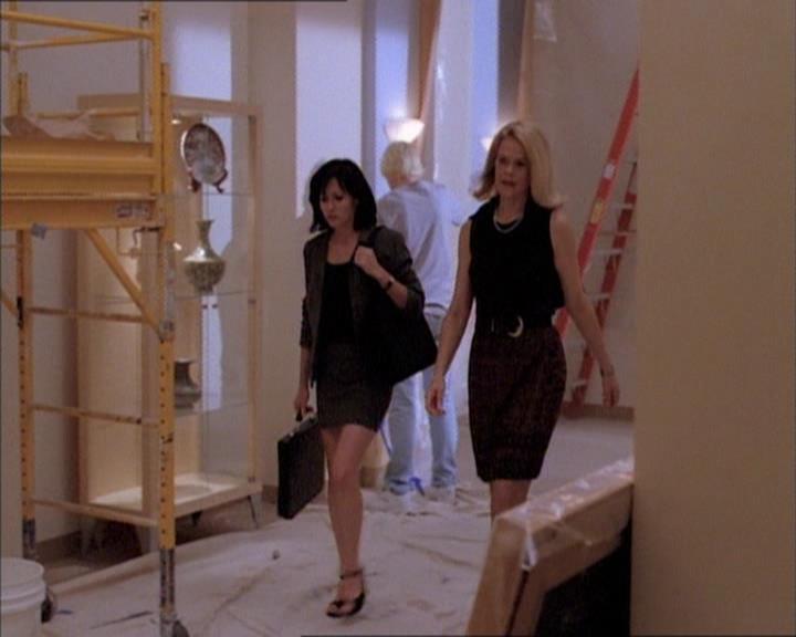 Charmed-Online_dot_net-1x02IveGotYouUnderMySkin0776.jpg