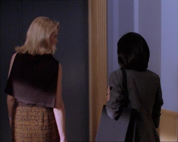 Charmed-Online_dot_net-1x02IveGotYouUnderMySkin0785.jpg Charmed-Online_dot_net-1x02IveGotYouUnderMySkin0785.jpg