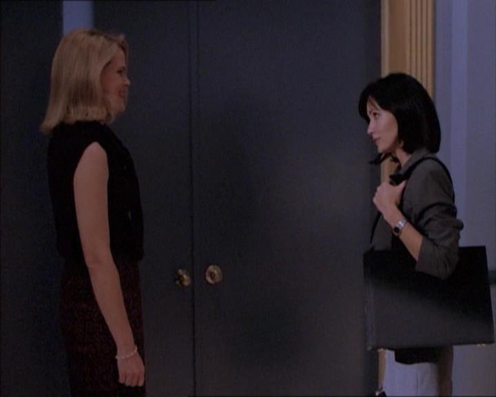 Charmed-Online_dot_net-1x02IveGotYouUnderMySkin0788.jpg Charmed-Online_dot_net-1x02IveGotYouUnderMySkin0788.jpg