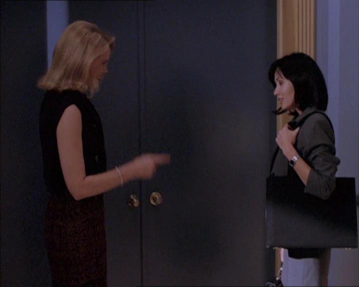 Charmed-Online_dot_net-1x02IveGotYouUnderMySkin0789.jpg Charmed-Online_dot_net-1x02IveGotYouUnderMySkin0789.jpg