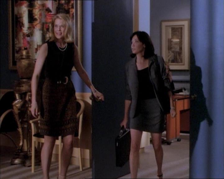 Charmed-Online_dot_net-1x02IveGotYouUnderMySkin0794.jpg Charmed-Online_dot_net-1x02IveGotYouUnderMySkin0794.jpg